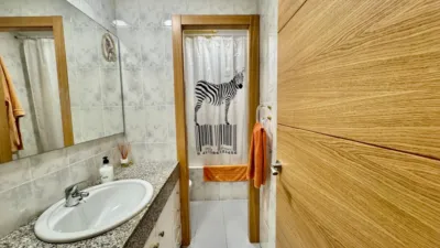 Piso en venta en Carrer de la Mare de Déu de Port, cerca de Carrer de l' Aviador Ruiz de Alda, La Marina del Port-Parc de Montjuïc (Distrito Sants-Montjuïc. Barcelona Capital) de 390.000 €