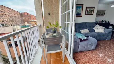Piso en venta en Carrer de la Mare de Déu de Port, cerca de Carrer de l' Aviador Ruiz de Alda, La Marina del Port-Parc de Montjuïc (Distrito Sants-Montjuïc. Barcelona Capital) de 390.000 €