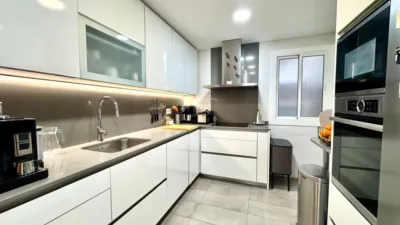 Piso en venta en Carrer de la Mare de Déu de Port, cerca de Carrer de l' Aviador Ruiz de Alda, La Marina del Port-Parc de Montjuïc (Distrito Sants-Montjuïc. Barcelona Capital) de 390.000 €