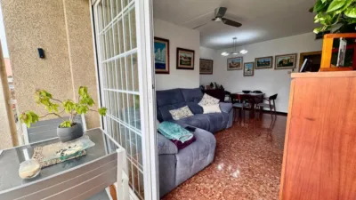 Piso en venta en Carrer de la Mare de Déu de Port, cerca de Carrer de l' Aviador Ruiz de Alda, La Marina del Port-Parc de Montjuïc (Distrito Sants-Montjuïc. Barcelona Capital) de 390.000 €