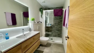 Piso en venta en Carrer de la Mare de Déu de Port, cerca de Carrer de l' Aviador Ruiz de Alda, La Marina del Port-Parc de Montjuïc (Distrito Sants-Montjuïc. Barcelona Capital) de 390.000 €