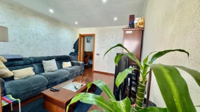 Piso en venta en Carrer de la Mare de Déu de Port, cerca de Carrer de l' Aviador Ruiz de Alda, La Marina del Port-Parc de Montjuïc (Distrito Sants-Montjuïc. Barcelona Capital) de 269.000 €