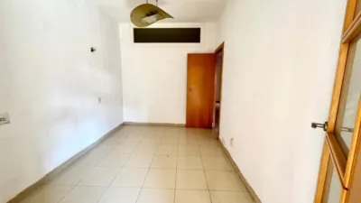 Piso en venta en Carrer de Sagunt, cerca de Carrer dels Jocs Florals, Sants (Distrito Sants-Montjuïc. Barcelona Capital) de 299.000 €