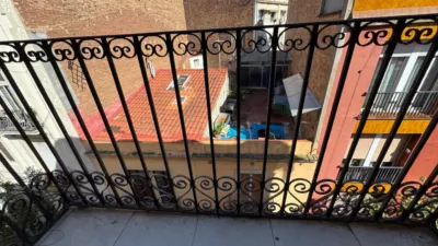 Piso en venta en Carrer de Sagunt, cerca de Carrer dels Jocs Florals, Sants (Distrito Sants-Montjuïc. Barcelona Capital) de 299.000 €