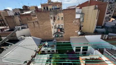 Piso en venta en Carrer de Sagunt, cerca de Carrer dels Jocs Florals, Sants (Distrito Sants-Montjuïc. Barcelona Capital) de 299.000 €