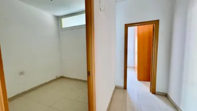Piso en venta en Carrer de Sagunt, cerca de Carrer dels Jocs Florals, Sants (Distrito Sants-Montjuïc. Barcelona Capital) de 299.000 €