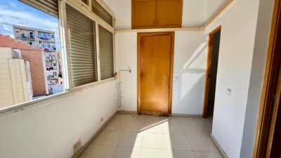 Piso en venta en Carrer de Sagunt, cerca de Carrer dels Jocs Florals, Sants (Distrito Sants-Montjuïc. Barcelona Capital) de 299.000 €