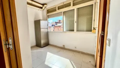 Piso en venta en Carrer de Sagunt, cerca de Carrer dels Jocs Florals, Sants (Distrito Sants-Montjuïc. Barcelona Capital) de 299.000 €