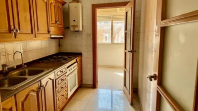 Piso en venta en Carrer de Sagunt, cerca de Carrer dels Jocs Florals, Sants (Distrito Sants-Montjuïc. Barcelona Capital) de 299.000 €