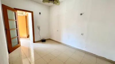 Piso en venta en Carrer de Sagunt, cerca de Carrer dels Jocs Florals, Sants (Distrito Sants-Montjuïc. Barcelona Capital) de 299.000 €