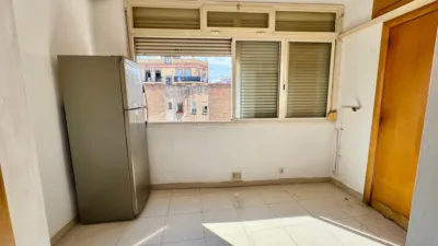 Piso en venta en Carrer de Sagunt, cerca de Carrer dels Jocs Florals, Sants (Distrito Sants-Montjuïc. Barcelona Capital) de 299.000 €