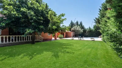 Detached house on Palencia Street photo 25