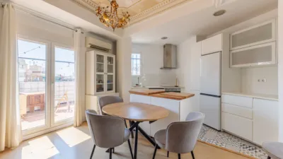 Top floor flat on Carrer de l'Heroi Romeu photo 6