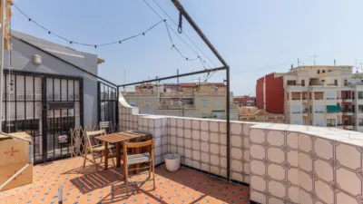 Top floor flat on Carrer de l'Heroi Romeu photo 4