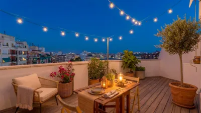 Top floor flat on Carrer de l'Heroi Romeu photo 2