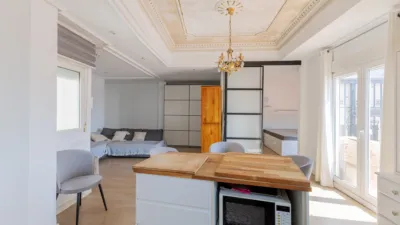 Top floor flat on Carrer de l'Heroi Romeu photo 8