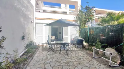 Apartment on Carrer de les Camèlies photo 16