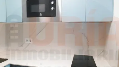 Piso en alquiler en Calle Fernando Zuazua, Tenderina-Mercadín-Fozaneldi (Oviedo) de 600 €<span>/mes</span>
