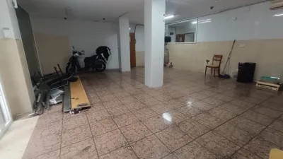 Local comercial en venta en Passeig dels Ferrocarrils Catalans, cerca de Carrer de Joan Fivaller - Més