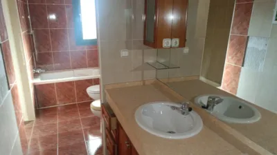 Semi-detached house on Calle Almendros photo 17