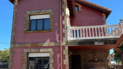 Chalet pareado en venta en Barrio de Igollo Escuelas, Igollo (Camargo) de 365.000 €