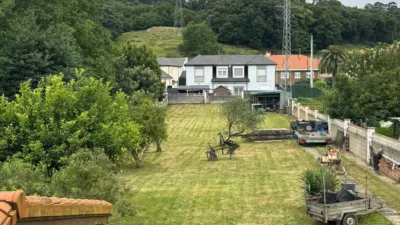 Chalet pareado en venta en Barrio de Igollo Escuelas, Igollo (Camargo) de 365.000 €
