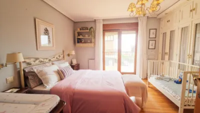 Semi-detached chalet on Pedro Velarde Street photo 9