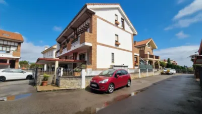 Semi-detached chalet on Pedro Velarde Street photo 28