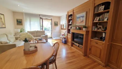 Semi-detached chalet on Pedro Velarde Street photo 3