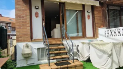 Semi-detached chalet on Pedro Velarde Street photo 2