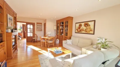 Semi-detached chalet on Pedro Velarde Street photo 5