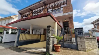 Semi-detached chalet on Pedro Velarde Street photo 29