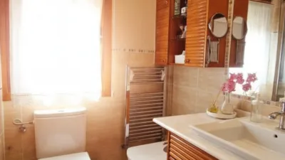 Semi-detached chalet on Pedro Velarde Street photo 16