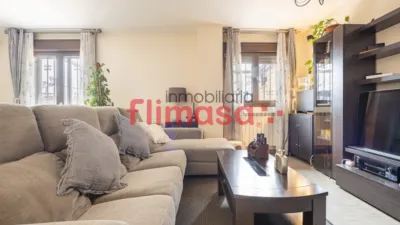 Casa en venta en Avenida de Madrid, cerca de Avenida de Castilla - Más