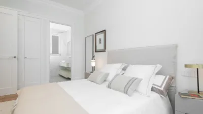 Piso en venta en Calle Doctor Hervada - Más