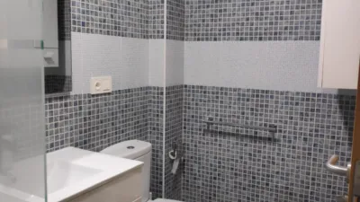 Piso en alquiler en Avenida de la Constitución, cerca de Calle de Maguleiro, Cariño de 490 €