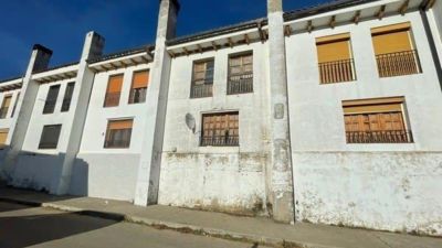 Casa adosada en venta en Centro, Mucientes de 119.000 €