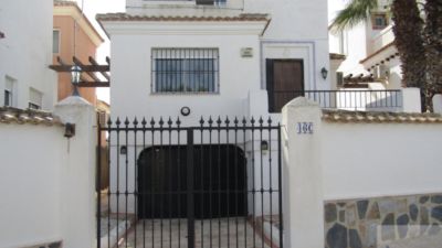 Casa en venta en Avinguda de les Carreres-Lomas Don Juan, Los Dolses-Montezenia-Lomas de Cabo (Distrito Orihuela Costa. Orihuela) de 180.000 €