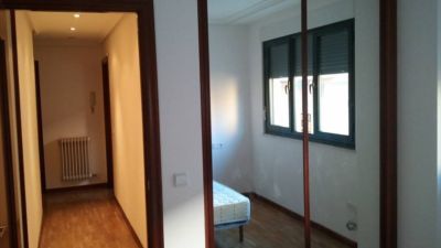 Apartamento en venta en Calle del Pico del Naranco, San José-Parador-Zurguén (Salamanca Capital) de 75.000 €