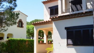 Casa adosada en alquiler en Urbanización Racó del Golf, Pals de 1.100 €<span>/sem</span>