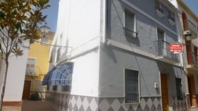 Casa en venda a Calle Alejandro de Vida Hidalgo, número 46, Cabra de 77.500 €