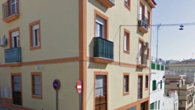 Piso en venta en Calle de San Antonio, Alcalá del Río de 75.000 €