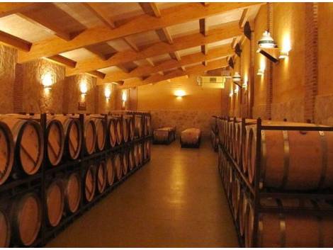 Bodega con la denominación de origen Ribera del Duero. Bodega con la denominación de origen Ribera del Duero.