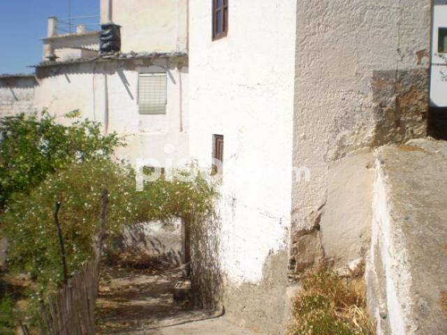 Casa adosada en venta en Junto Al Pabellon, Centro en Válor por 40.000