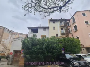 Chalet en calle de Benjamín de Tudela