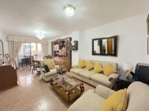 Piso en Avenida de Benito Pérez Armas