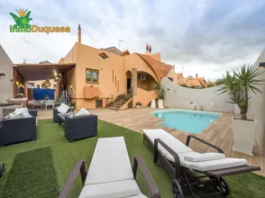 Casa pareada en calle La Rioja, nº 15