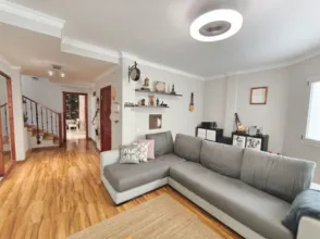 Casa pareada en calle del Párroco Pérez Olivares, 6