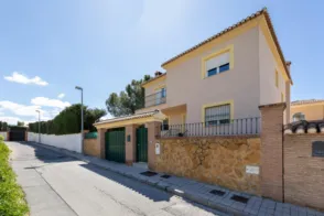 Chalet in calle Carril Sto Domingo, nº 25