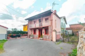 Casa adosada en Carretera de Latores, 38